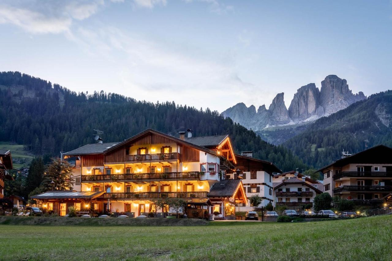 Garni Letizia Panzió Campitello di Fassa Kültér fotó