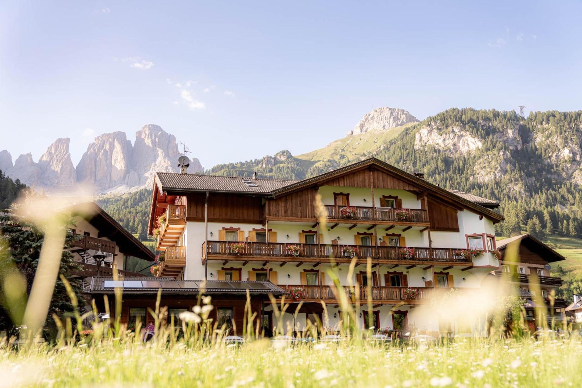 Garni Letizia Panzió Campitello di Fassa Kültér fotó